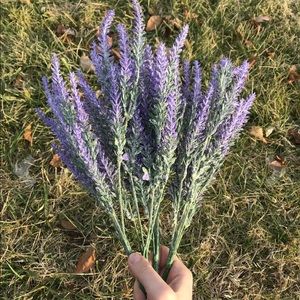 Artificial flowers accent